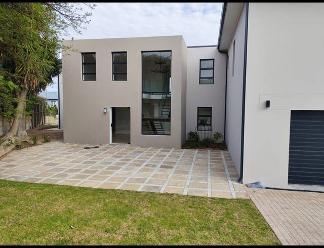 4 BEDROOM HOUSE FOR SALE IN DANA BAY